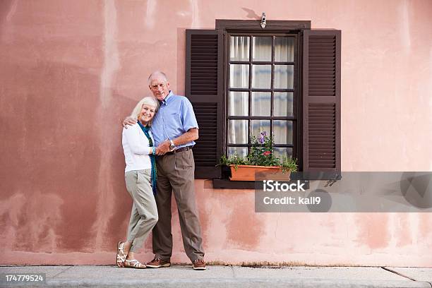 애정이 어린 선임 커플입니다 2명에 대한 스톡 사진 및 기타 이미지 - 2명, 60-64세, 60-69세