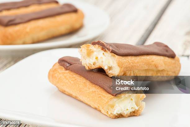 Photo libre de droit de Éclair À La Crème Au Chocolat banque d'images et plus d'images libres de droit de Aliment battu - Aliment battu, Alimentation lourde, Aliments et boissons