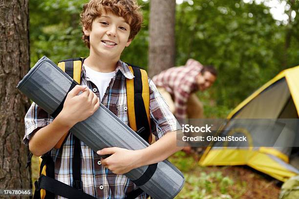 Foto de Ele Foi Ansiosos Para Esta Viagem e mais fotos de stock de Acampar - Acampar, Adulto, Atividade