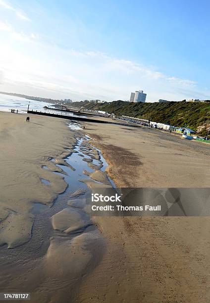 Piscinas De Agua En Bournemouth Beach Foto de stock y más banco de imágenes de Acantilado - Acantilado, Agua estancada, Aire libre