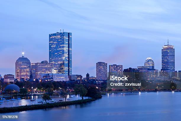 Foto de Boston Ao Anoitecer e mais fotos de stock de Boston - Massachusetts - Boston - Massachusetts, Rio Charles, Baía de Back