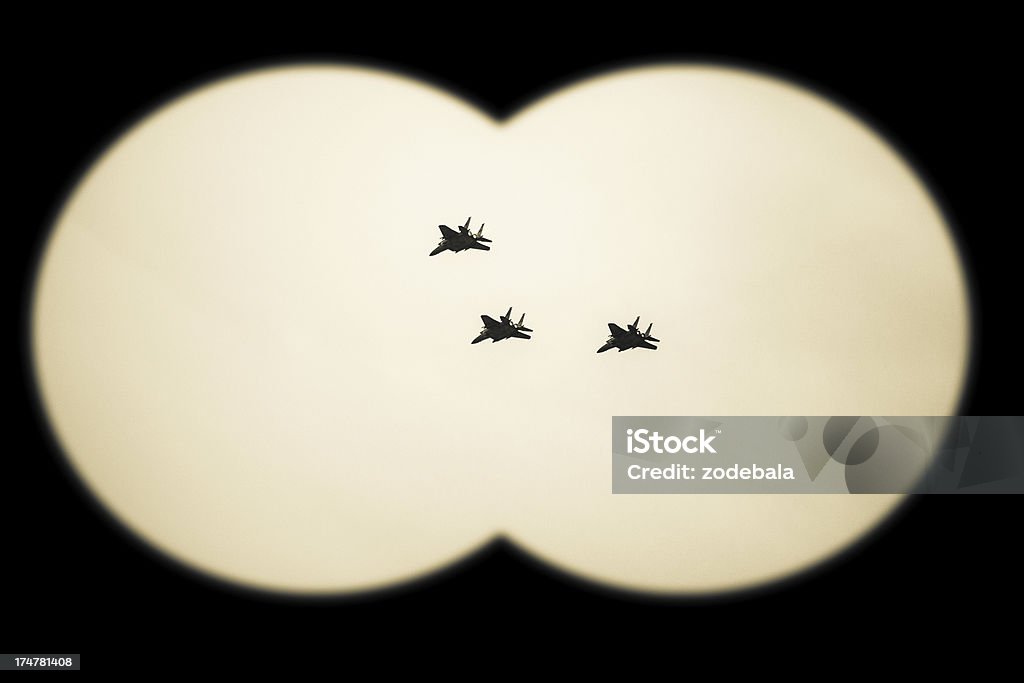 Lutador Jets no céu, Trought uma visão Binocular - Royalty-free Descolar - Atividade Foto de stock