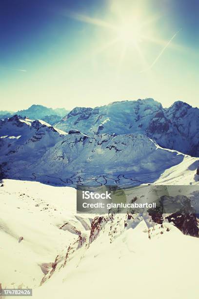 Montagna - Fotografie stock e altre immagini di Alpi - Alpi, Ambientazione esterna, Attrezzatura sportiva