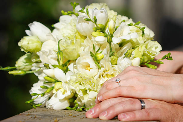 bouquet de casamento - wedding anticipation togetherness wedding ring imagens e fotografias de stock