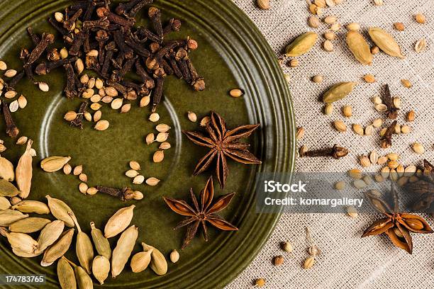 Spezie - Fotografie stock e altre immagini di A forma di stella - A forma di stella, Anice, Cardamomo