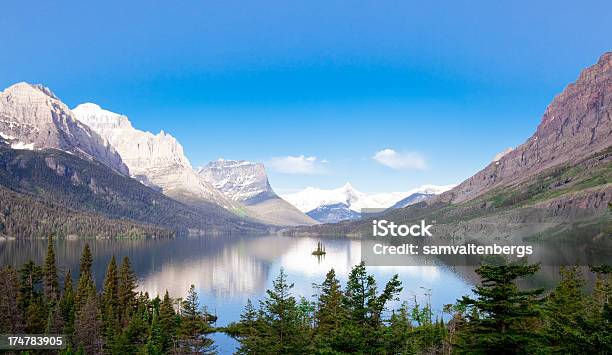 Lago Saint Mary - Fotografie stock e altre immagini di Parco Nazionale Glacier - Parco Nazionale Glacier, Montana, Pino