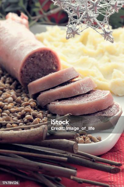 Porco De Pé De Porco Com Puré De Batata E As Lentilhas - Fotografias de stock e mais imagens de Lentilha