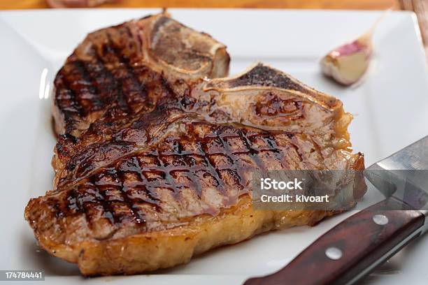 Grelhado Tbone Steak - Fotografias de stock e mais imagens de Alimentação Não-saudável - Alimentação Não-saudável, Bife, Bife de Filete