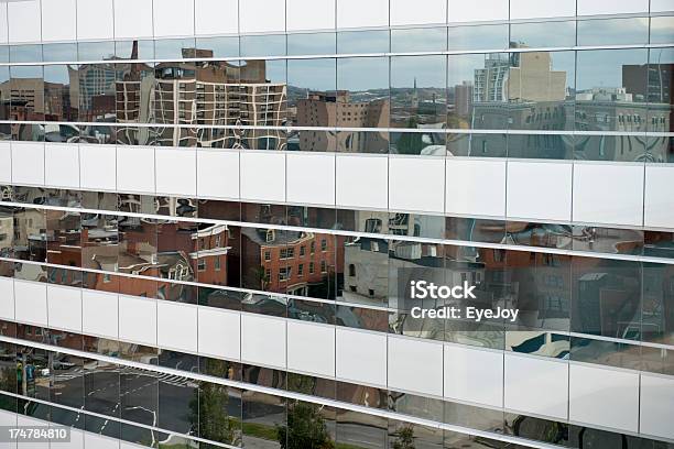 Città Riflessi Nella Costruzione Di Windows - Fotografie stock e altre immagini di Baltimora - Maryland - Baltimora - Maryland, Città, Composizione orizzontale