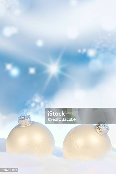 Bolas Para Árvore De Natal Branco - Fotografias de stock e mais imagens de Azul - Azul, Azul claro, Bola de Árvore de Natal