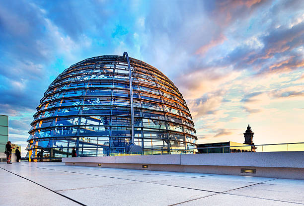 ライヒスタークドーム、ベルリン - the reichstag ストックフォトと画像