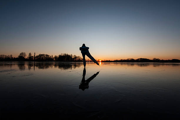 катание на коньках в сумерки - people cold frozen unrecognizable person стоковые фото и изображения
