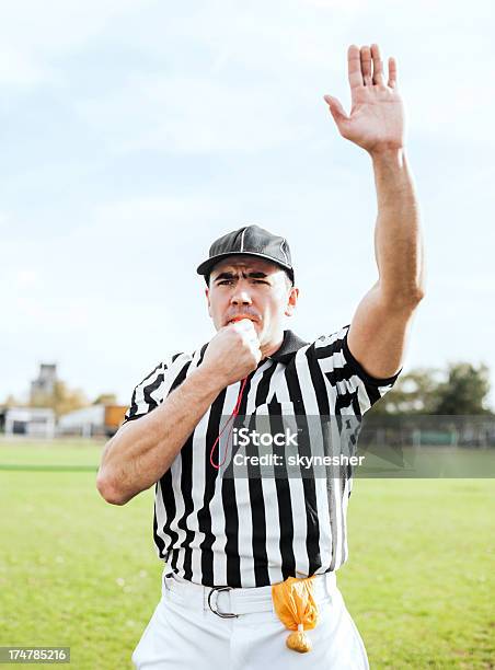 Sopros De Árbitro De Futebol - Fotografias de stock e mais imagens de Árbitro - Árbitro, Descansar, Pedir tempo