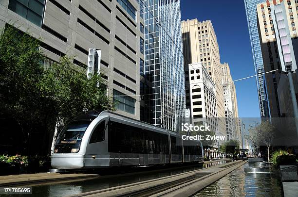 Tren De Metro Del Centro De La Ciudad De Houston Texas Foto de stock y más banco de imágenes de Houston - Texas