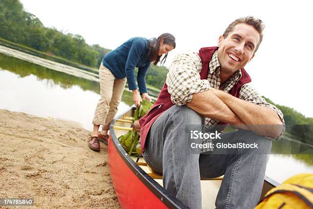 Che Sperano Di Trovare Un Luogo Appartato Lungo Il Fiume - Fotografie stock e altre immagini di Abbigliamento casual