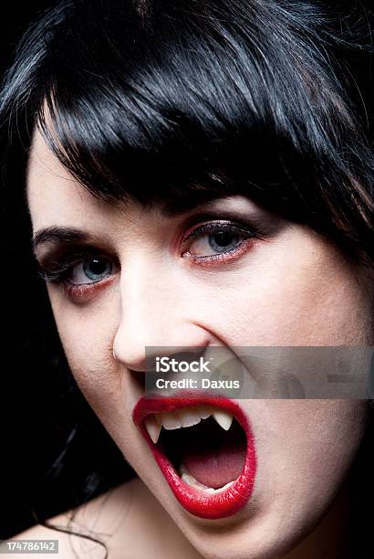 Vampiro Mulher - Fotografias de stock e mais imagens de Adulto - Adulto, Assustador, Aterrorizado