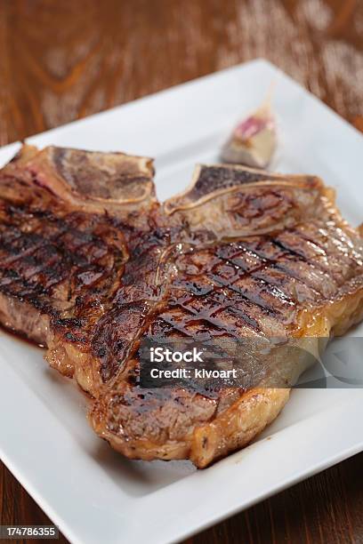 Grelhado Tbone Steak - Fotografias de stock e mais imagens de Alimentação Não-saudável - Alimentação Não-saudável, Bife, Bife de Filete