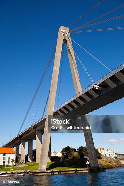 Brücke Unter River Stockfoto und mehr Bilder von Anhöhe - Anhöhe, Architektur, Auto