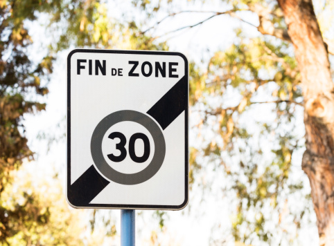 Road sign Fin de Zone 30 - end of speed limit zone (French).