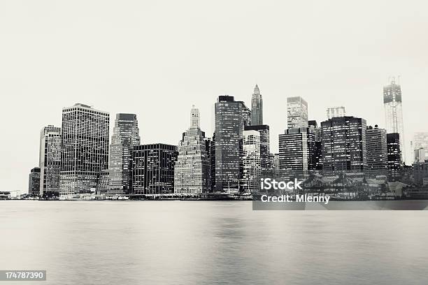 Foto de Preto E Branco Da Cidade De Nova York e mais fotos de stock de Alto - Descrição Geral - Alto - Descrição Geral, Arquitetura, Arranha-céu