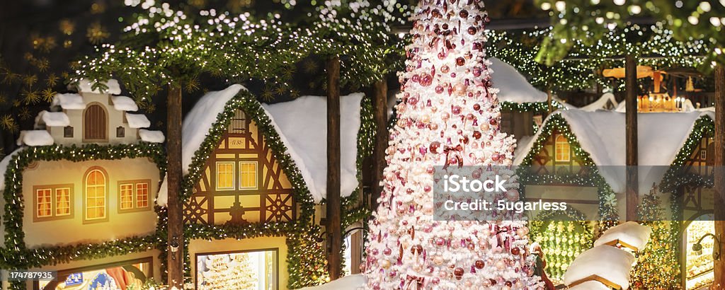 Tienda de Navidad con decoración - Foto de stock de Alemania libre de derechos