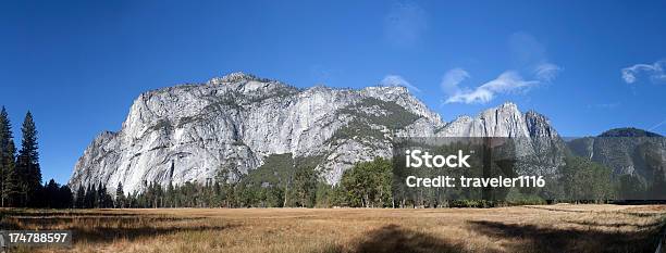 Foto de Parque Nacional De Yosemite Na Califórnia e mais fotos de stock de Califórnia - Califórnia, Campo, Cinza - Descrição de Cor