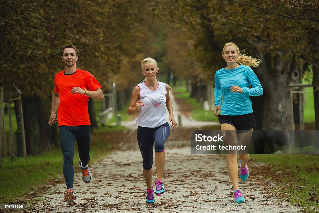 Três atletas jogging no parque - Royalty-free 20-24 Anos Foto de stock