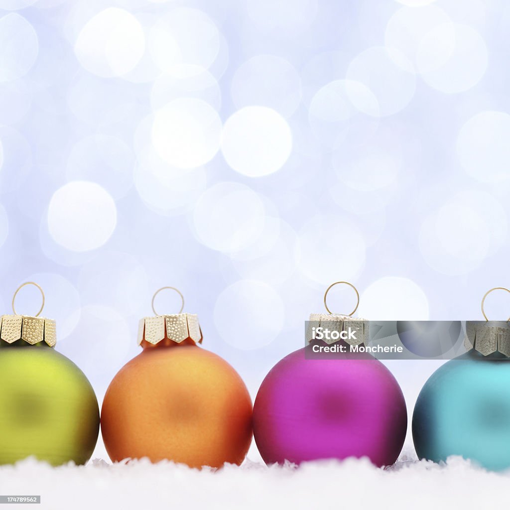 Palle di Natale colorato con spazio copia - Foto stock royalty-free di Arredamento