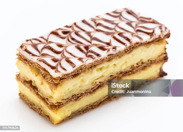 Foto de Bolo De Napoleon e mais fotos de stock de Mille Feuille - Mille Feuille, Bolo, Fundo Branco