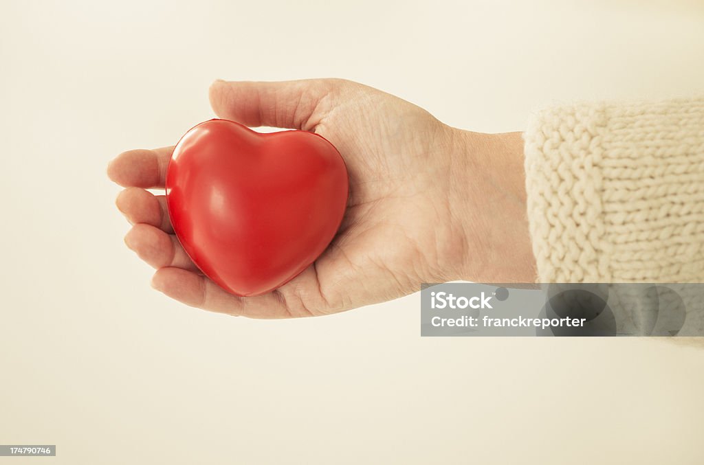 Mão segurando um st valentine oferta - Royalty-free Adulto Foto de stock