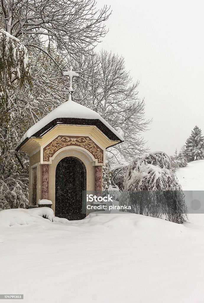 Pequena Capela cobertos de neve - Royalty-free A nevar Foto de stock