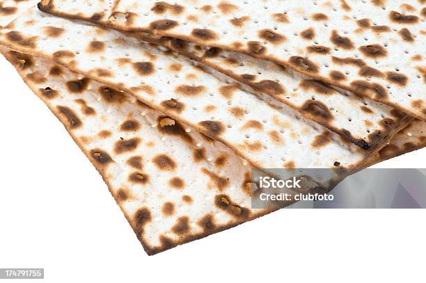 Foto de Matzo e mais fotos de stock de Fundo Branco - Fundo Branco, Matzo, Assado no Forno