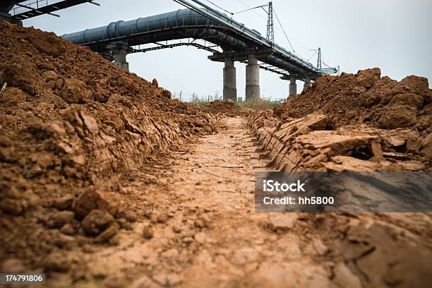 Foto de Canal De Óleo E Dirt Road e mais fotos de stock de Abastecer - Abastecer, Abstrato, Alto contraste