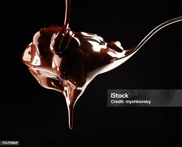 Cioccolata Calda Su Cucchiaio - Fotografie stock e altre immagini di Cioccolata calda - Cioccolata calda, Cioccolato, Movimento