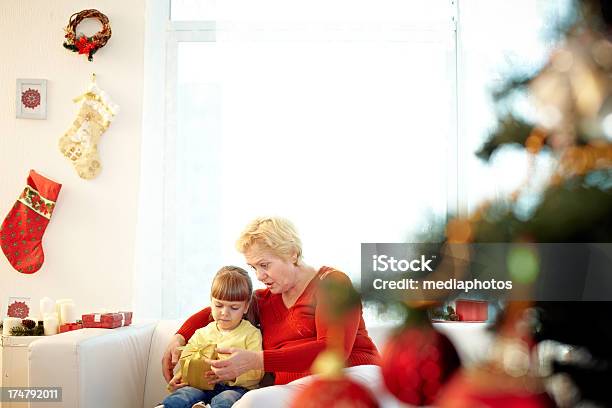 Christmas Wie Zu Hause Fühlen Stockfoto und mehr Bilder von 4-5 Jahre - 4-5 Jahre, 50-54 Jahre, Alter Erwachsener