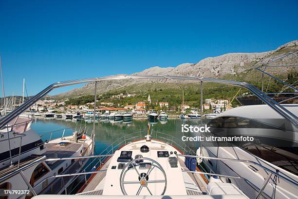 Yacht Cockpit Stockfoto und mehr Bilder von Abenteuer - Abenteuer, Ausrüstung und Geräte, Bildschärfe