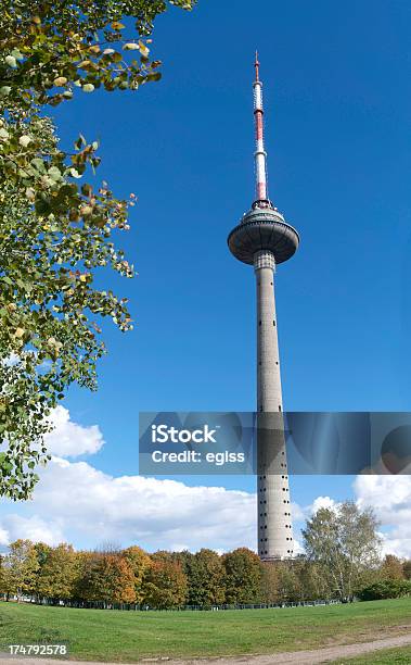 Foto de Torre De Tv e mais fotos de stock de Arranha-céu - Arranha-céu, Capitais internacionais, Cidade