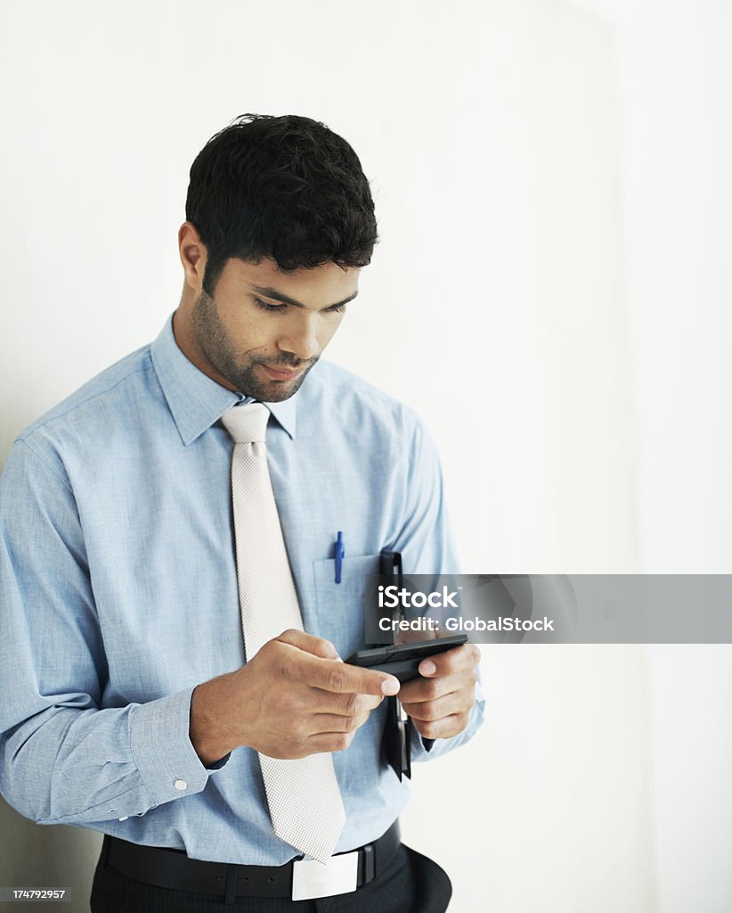 Los Smartphones media de negocios elegante - Foto de stock de Adulto libre de derechos