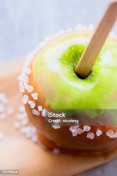 소금 캐러멜 사과나무 0명에 대한 스톡 사진 및 기타 이미지 - 0명, 가을, 가지-식물 부위