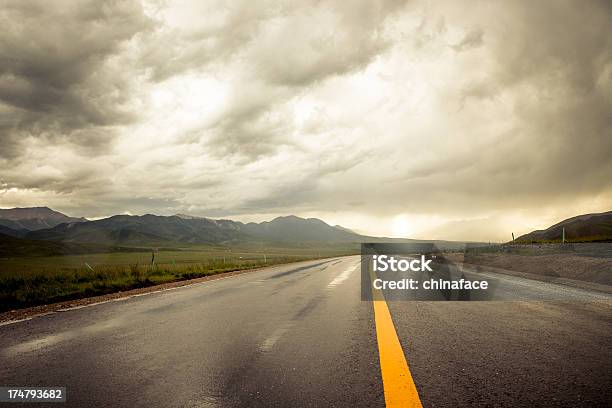 País De La Foto de stock y más banco de imágenes de Aire libre - Aire libre, Ajardinado, Asfalto