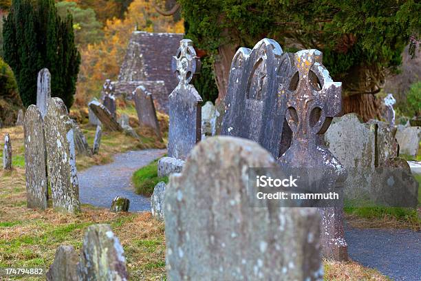 Cimitero In Irlanda - Fotografie stock e altre immagini di A forma di croce - A forma di croce, Autunno, Cattolicesimo