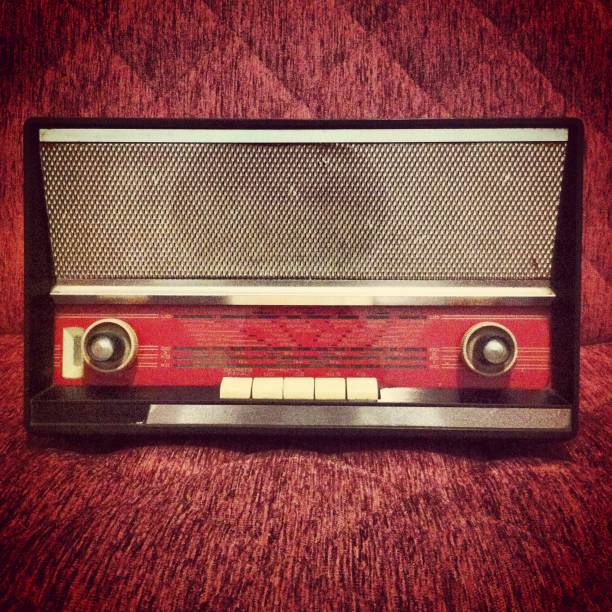 istock Old Fashion radio 174795626