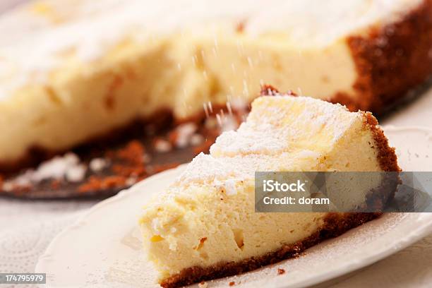 Pastel De Queso Foto de stock y más banco de imágenes de Alimento - Alimento, Azúcar en polvo, Cafetería de carretera