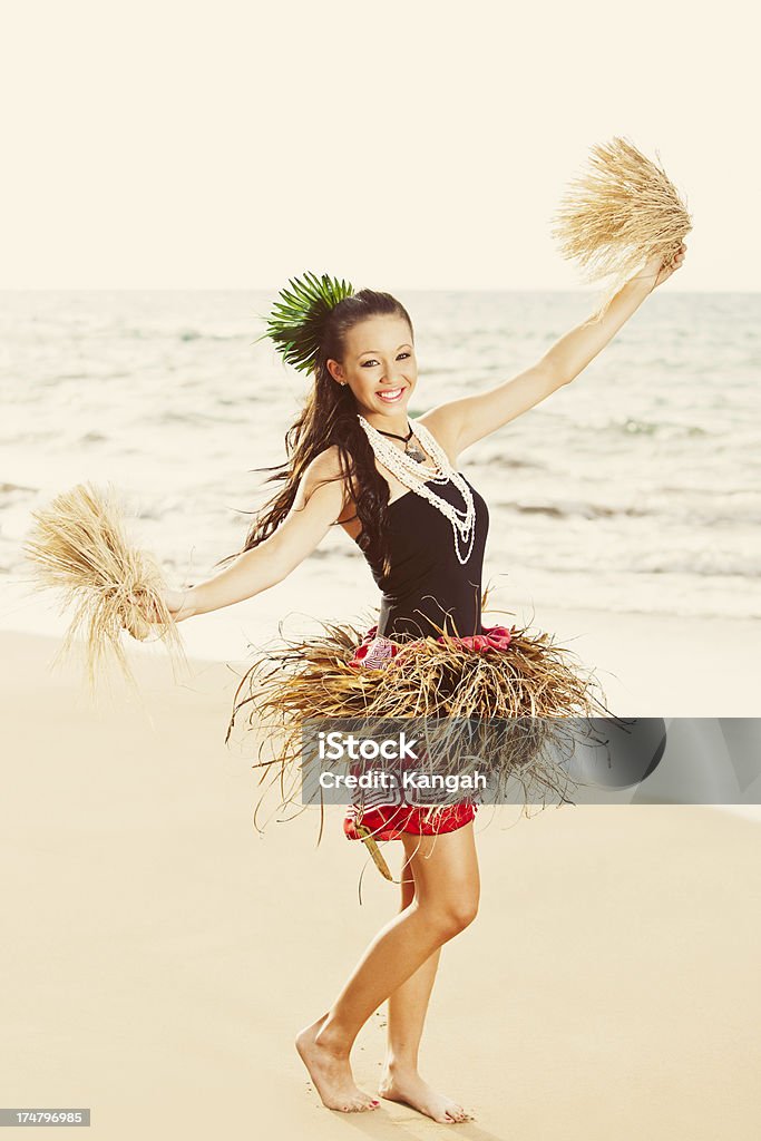 Bela jovem Dançarino de Hula - Foto de stock de Adolescente royalty-free