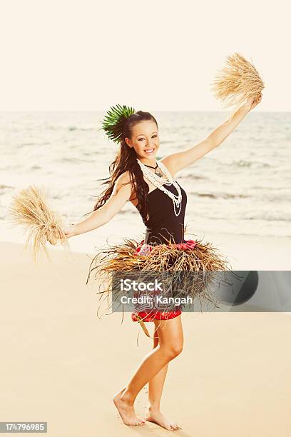 Foto de Bela Jovem Dançarino De Hula e mais fotos de stock de Adolescente - Adolescente, Adolescentes Meninas, Adulto