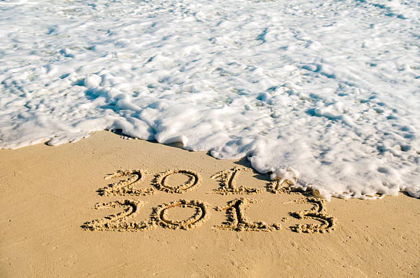 nowy rok 2013 - 2013 beach sand new years day zdjęcia i obrazy z banku zdjęć