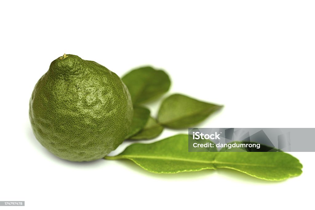 Combava o bergamotto frutta e foglie isolato - Foto stock royalty-free di Bergamotto
