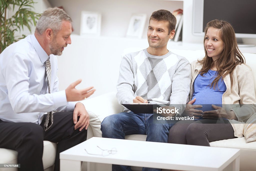 Par con asesor. - Foto de stock de 50-59 años libre de derechos