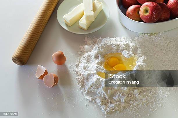 作るアップルパイ - アップルパイのストックフォトや画像を多数ご用意 - アップルパイ, 卵黄, タルト