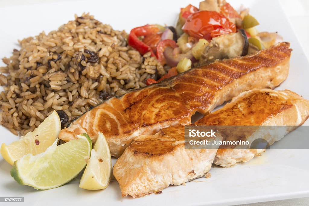 Salmão grelhado - Foto de stock de Alimentação Saudável royalty-free